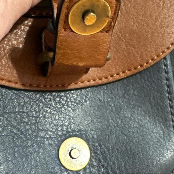 Simply Noelle Handbag / Crossbody - Picture 4 of 5